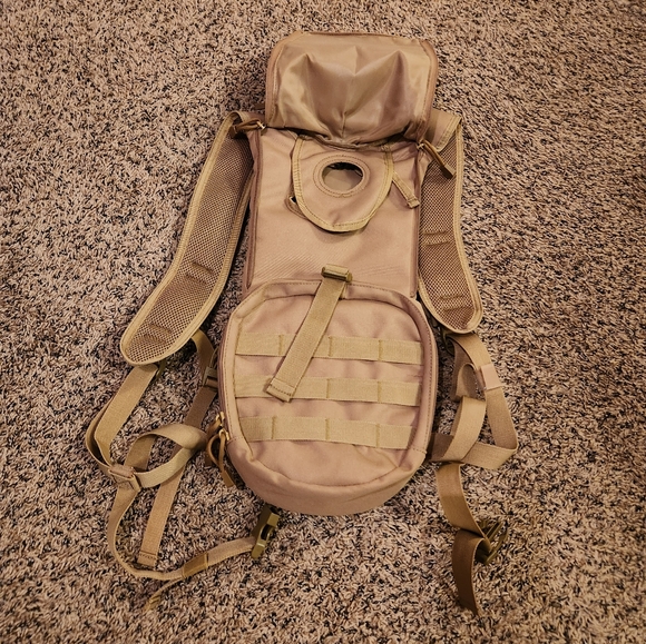 Tactical Hydration Pack - Picture 2 of 3